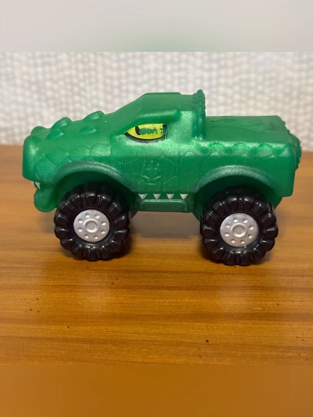 Heroes of Goo Jit Zu Goo Rumble Rock Jaw Green Car